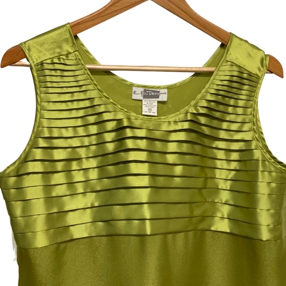 Green Sleeveless Top with Pleated Front Size 12 - Picture 2 of 5
